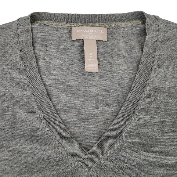 BANANA REPUBLIC gray extra-fine merino wool V-neck sweater medium - Picture 5 of 12